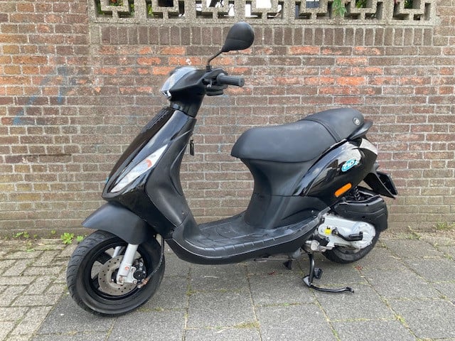 LEUKE PIAGGIO ZIP 4T SNOR VAN 1E EIGENAAR ! BOUWJAAR 2014