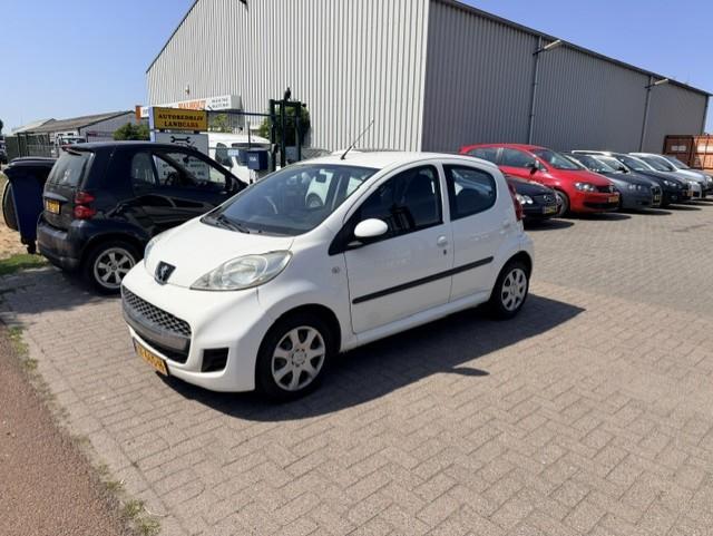 Peugeot 107 1.0-12v millesim 200