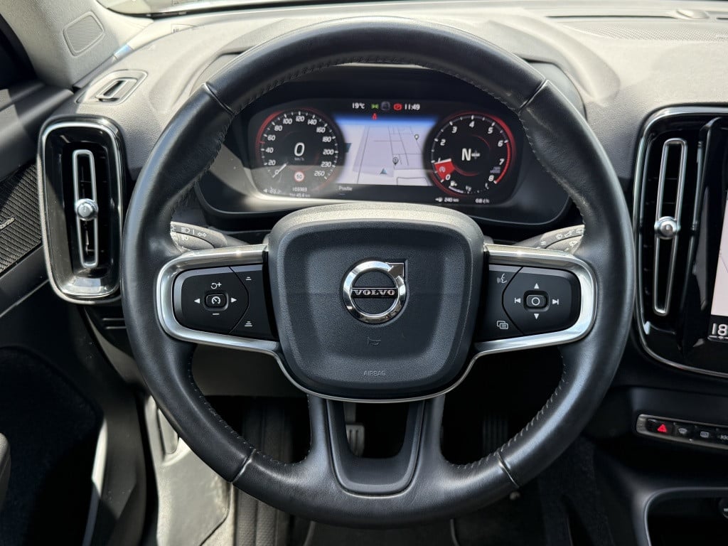 Volvo XC40 t3 160pk momentum | camera| trekhaak| h&k sound| stoelverw| carp