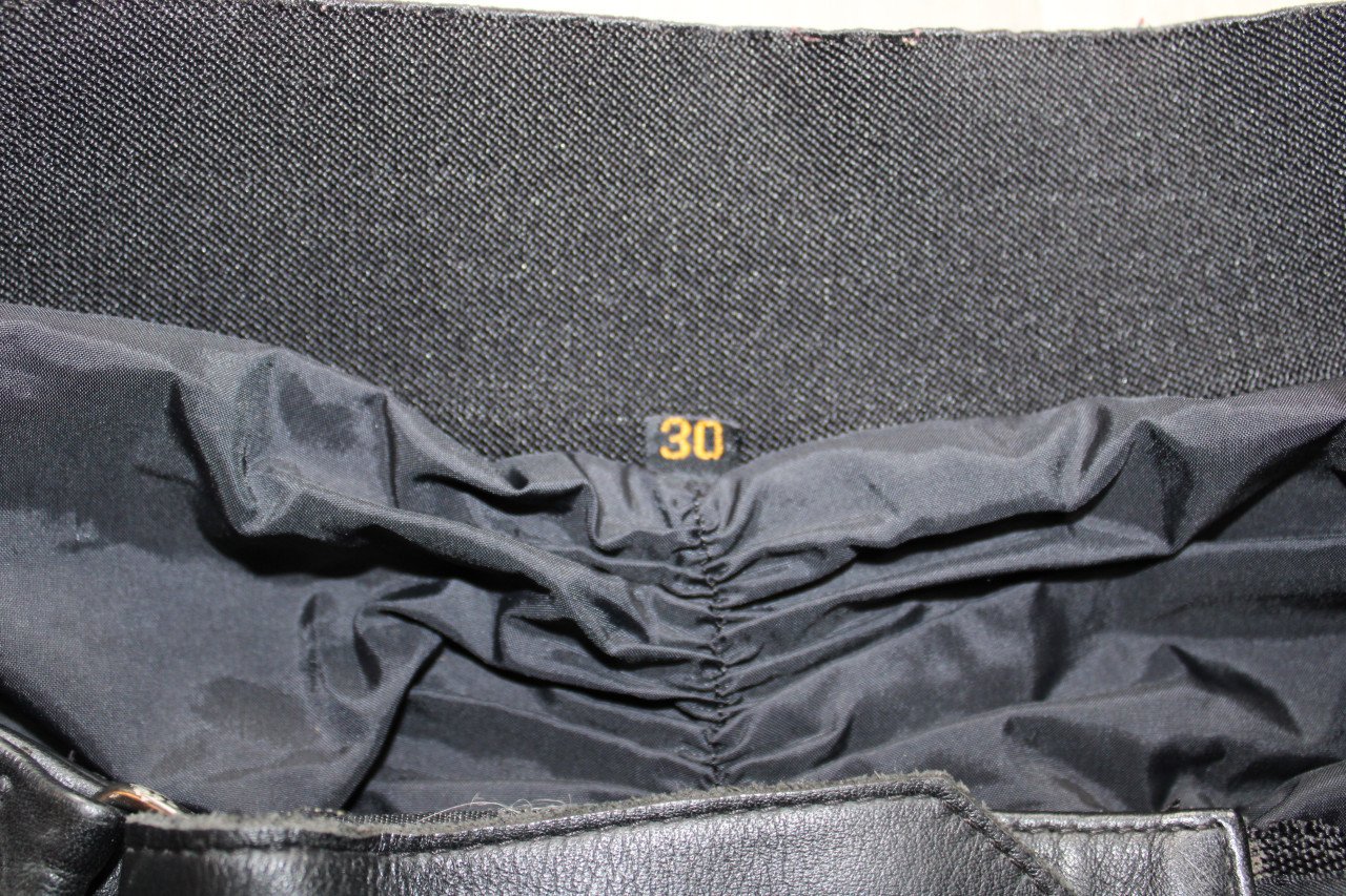 Lederen motorjas met broek en regenoverall maat 64
