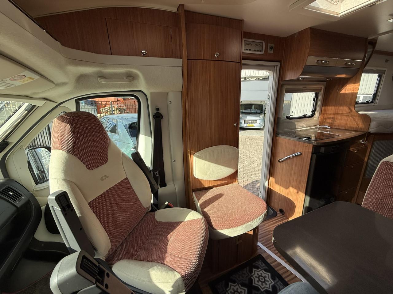 Adria Compact SL - Compacte camper vol comfort en vrijheid! jaar apk, beurt