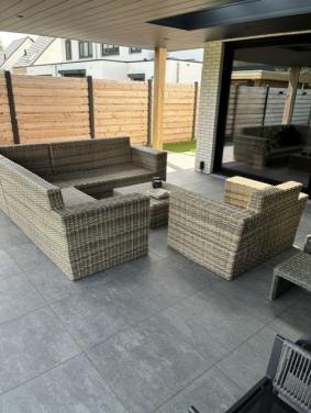 Wicker hoek lounge set met losse fauteuil en hocker