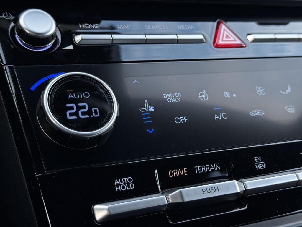 Hyundai Santa Fe 1.6 t-gdi phev black line 4wd 6p. cyber sage lakkleur