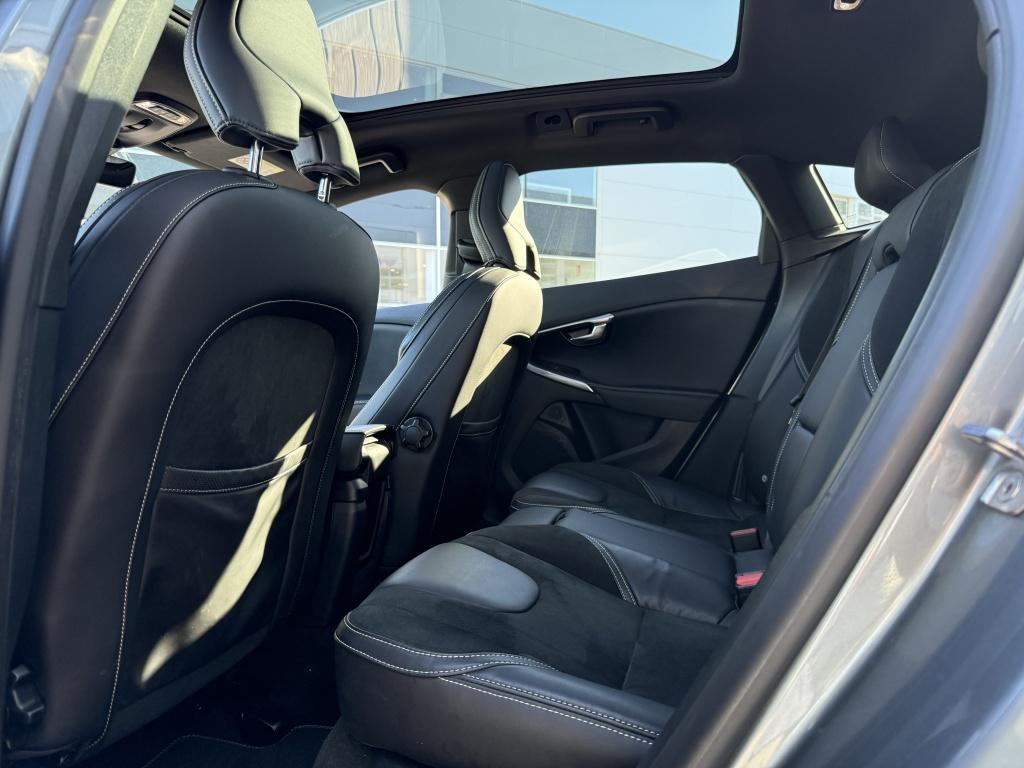 Volvo V40 t3 153pk aut6 polar+ sport| panodak| camera| h&k sound| trekhaak