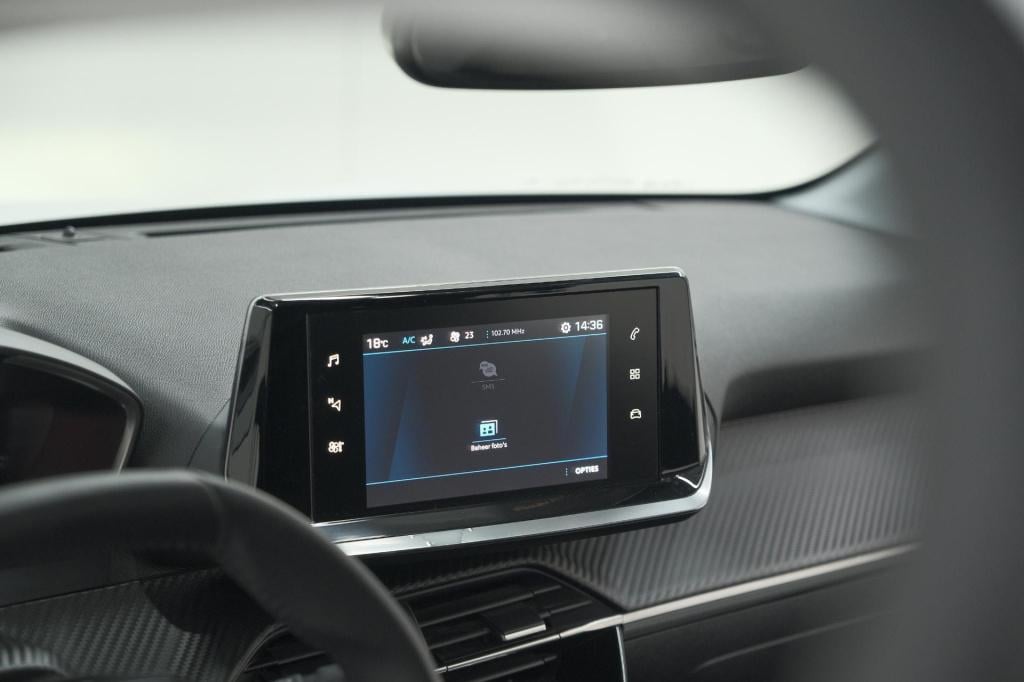 Peugeot 208 puretech 100 pk allure | apple carplay | parkeersensoren | lich