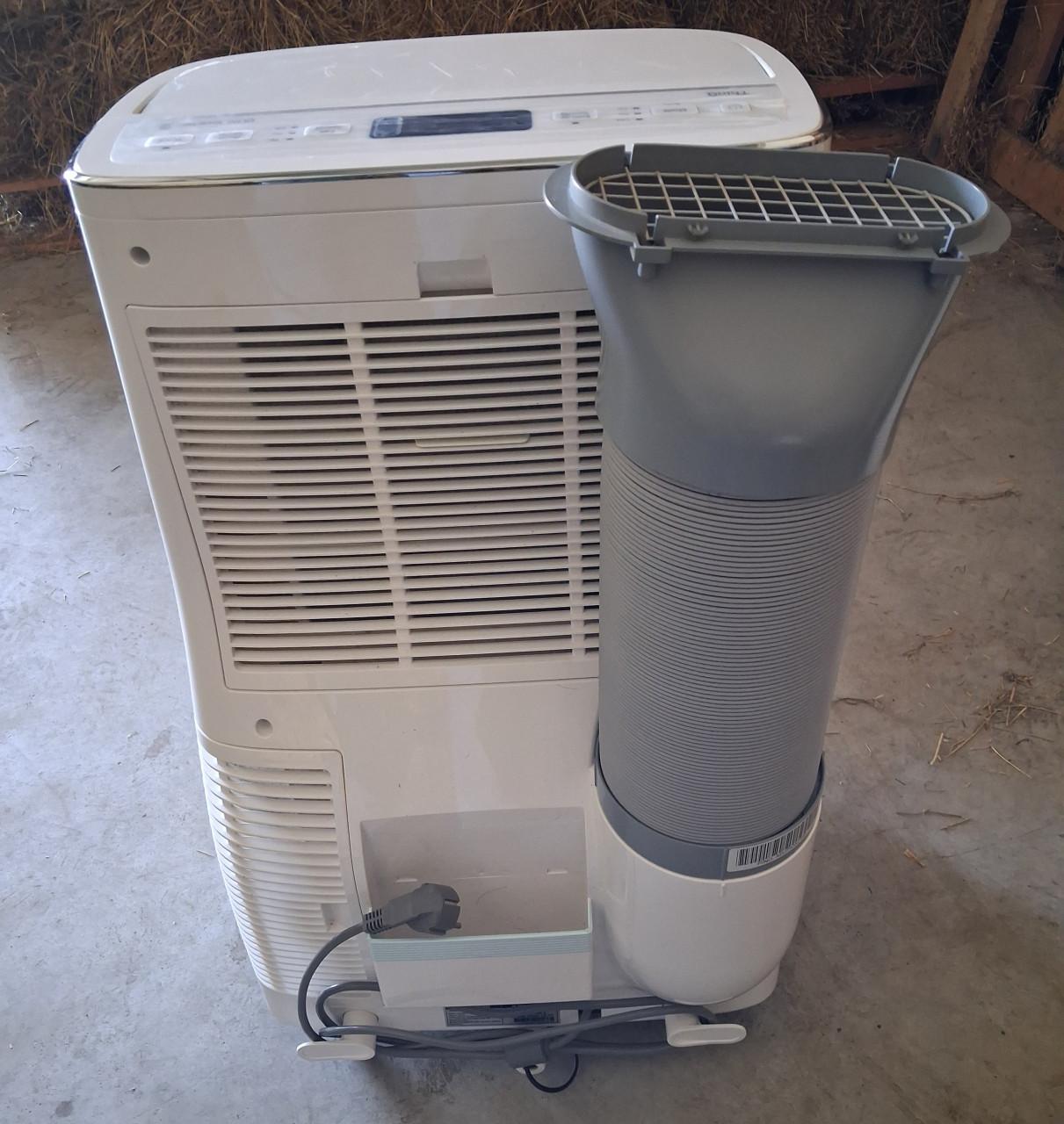 LG AIR CONDITIONER.