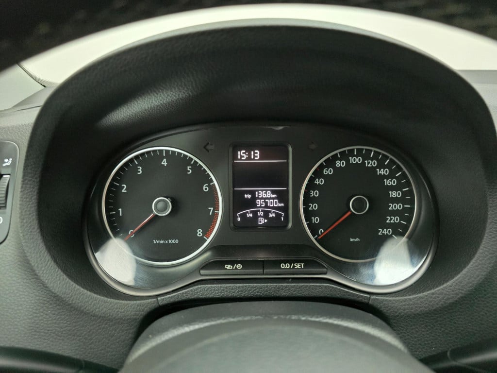 Volkswagen Polo occasion 1.2 tsi highline met parkeersensoren en 5 deurs zw