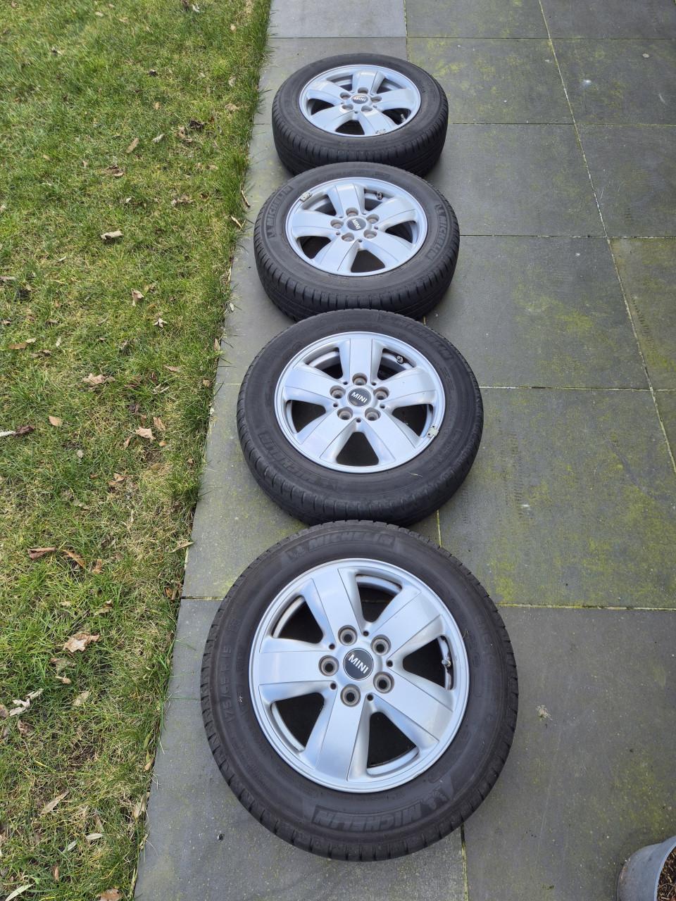 Minicooper helispoke 15inch velg met zomerbanden