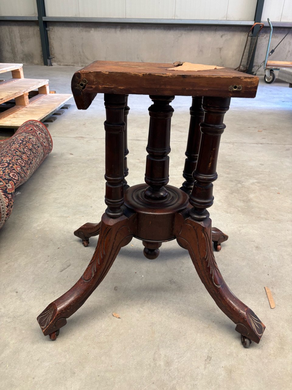 Ronde antieke tafel