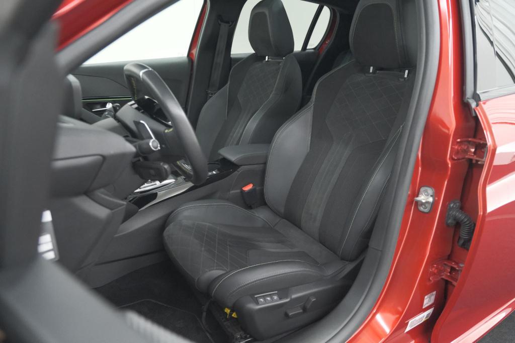Peugeot 208 1.2 puretech 130 gt | alcantara pack | panoramadak | dodehoekde