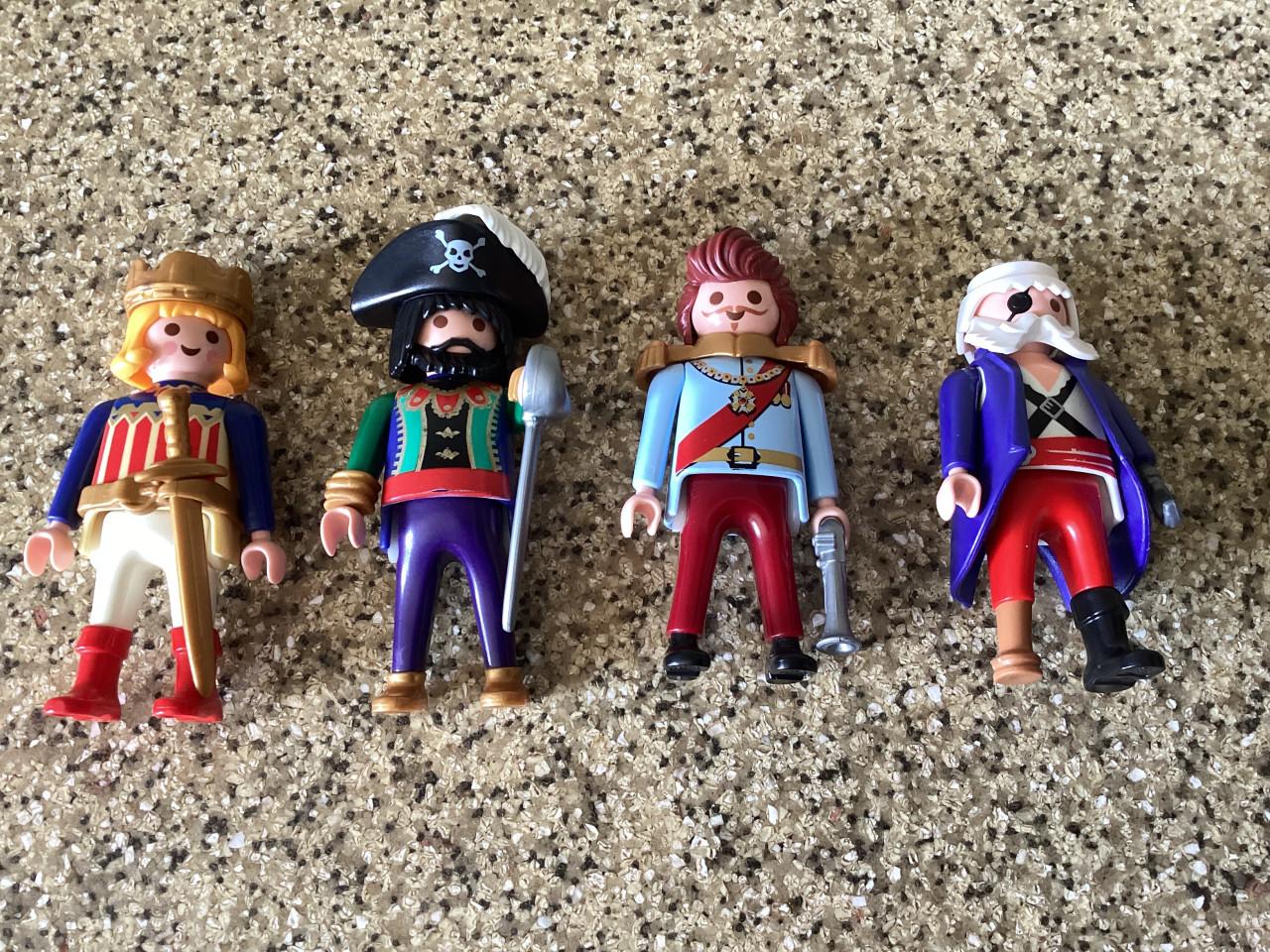 Heel veel Playmobil. Tandartsenpraktijk, Politiebureau. Bouwplaats. etc.