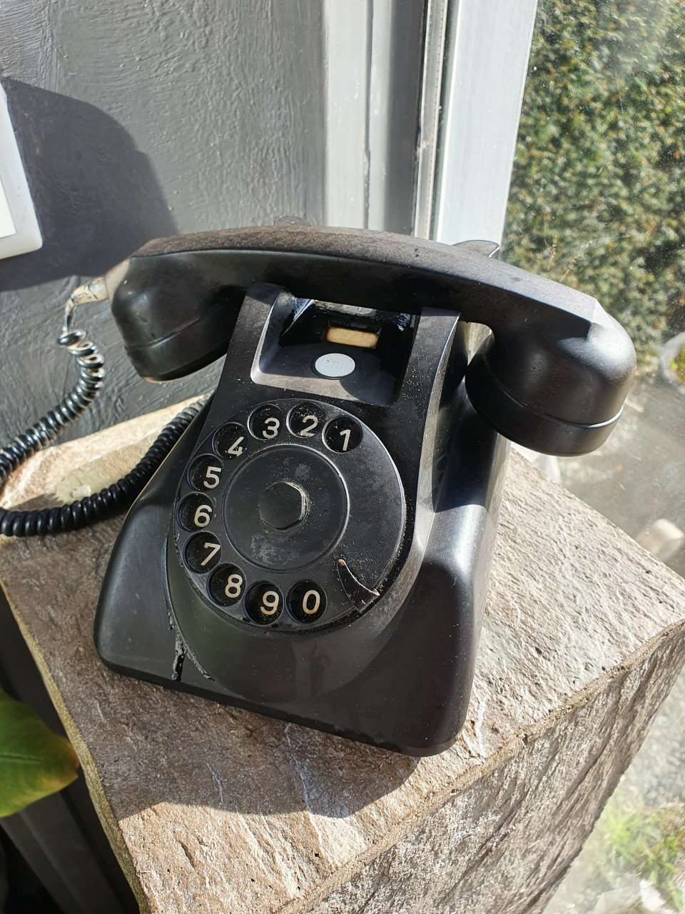 Heel mooi antiek bakelieten Telefoon (1961- van PTT)...