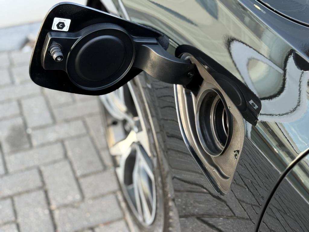 Volvo V60 t6 340pk recharge r-design| panodak| adap.cruise| trekhaak| 360c