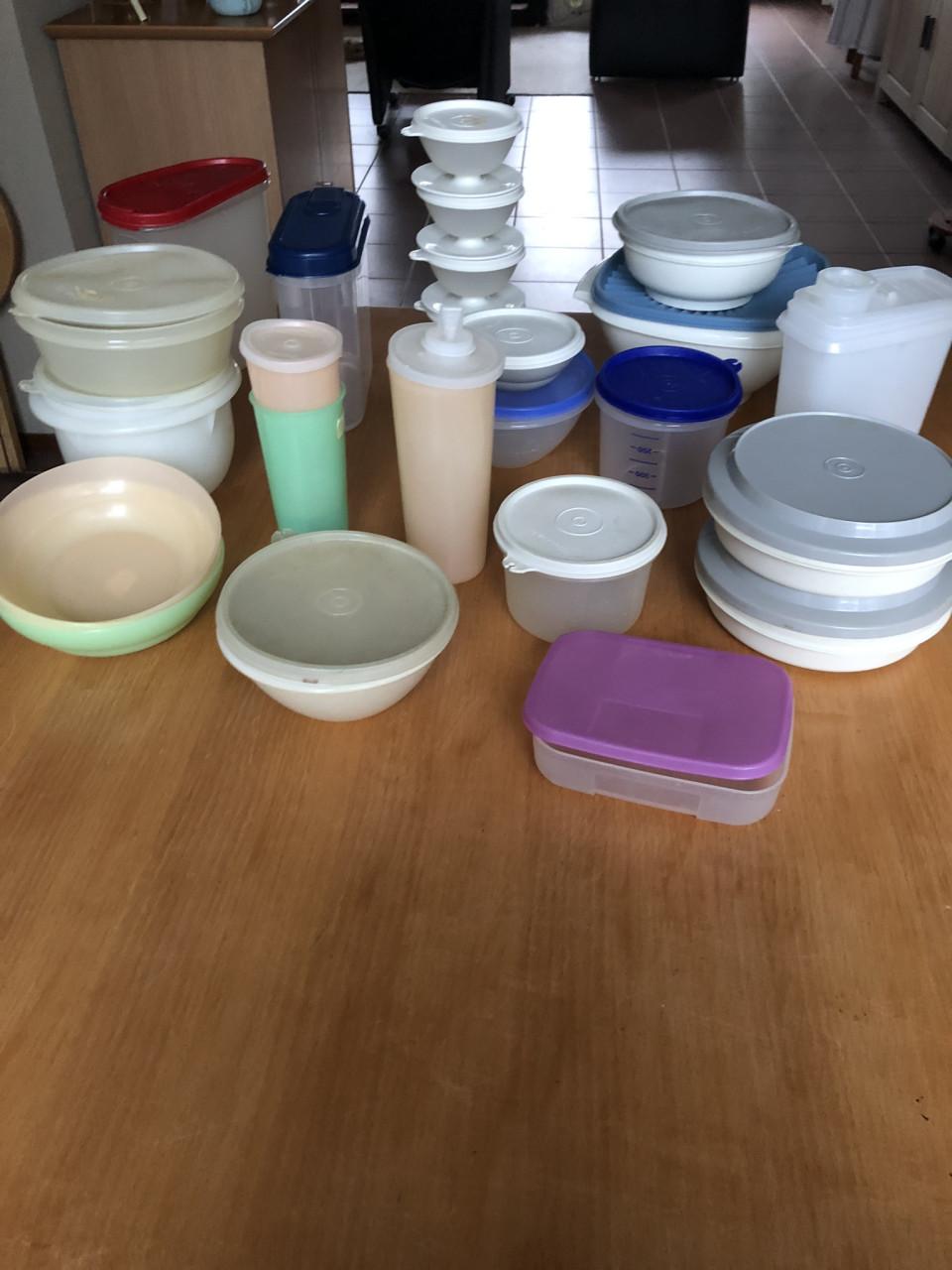 Te koop Tupperware.