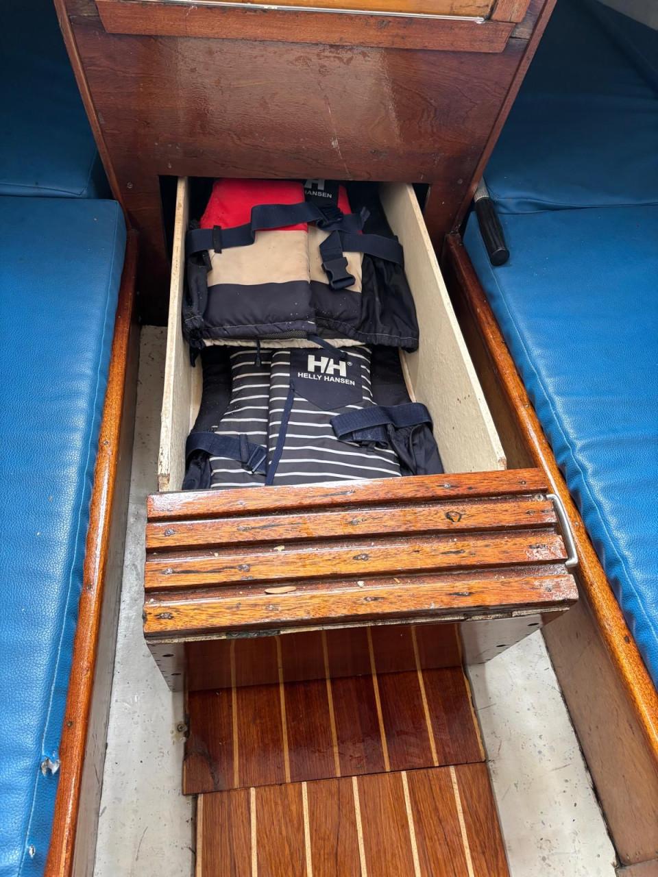 Kievit 680 kajuitzeilbootje