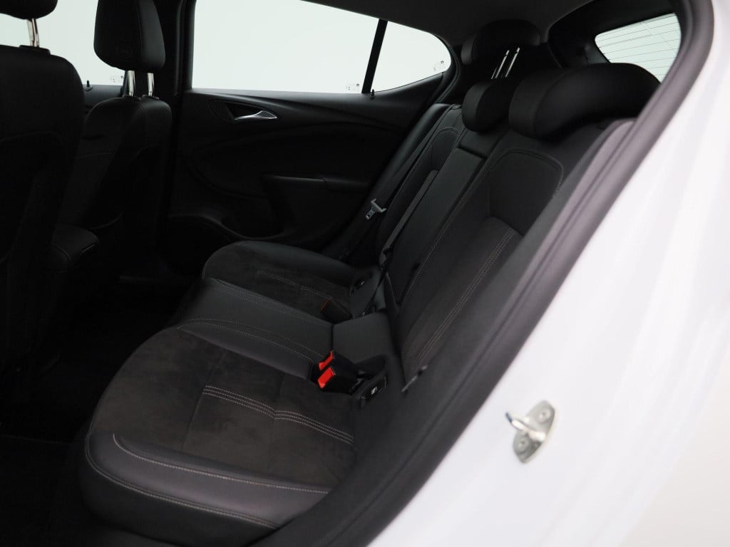 Opel Astra 1.2 elegance | lmv | parkeer sensoren | camera | half leder | cl