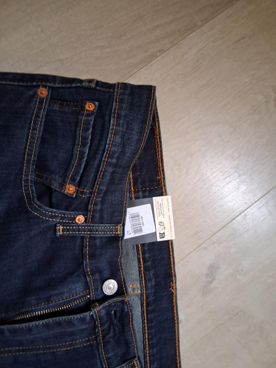 Te Koop: nieuwe Levi's spijkerbroek