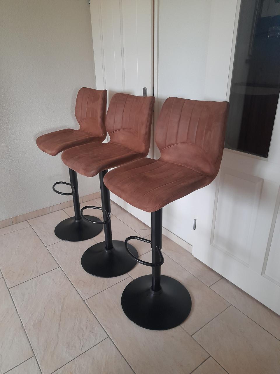 3 Barkrukken (in goede nette staat )  €25 per stuk