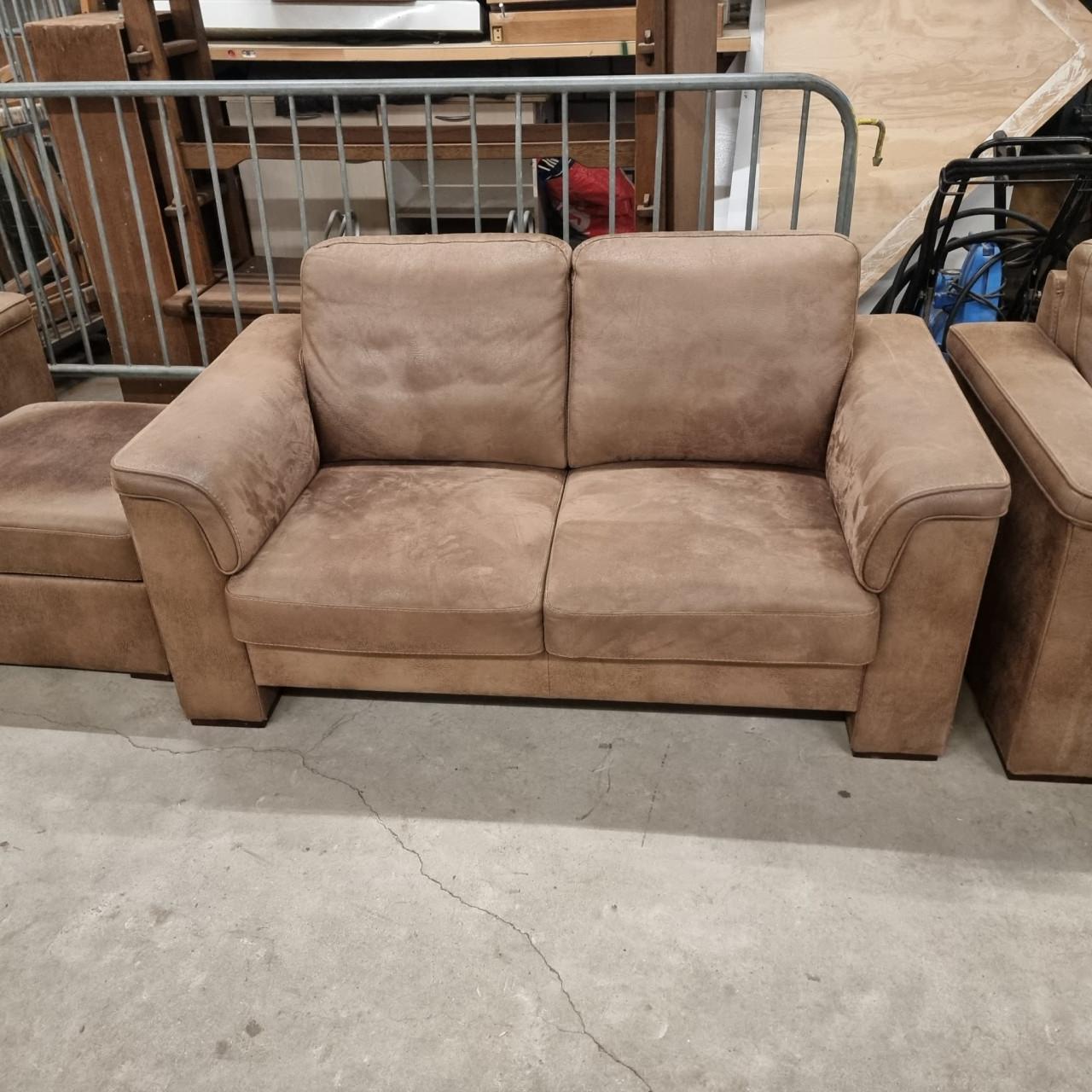 Bankstel 2-2-1-poef en extra fauteuil.