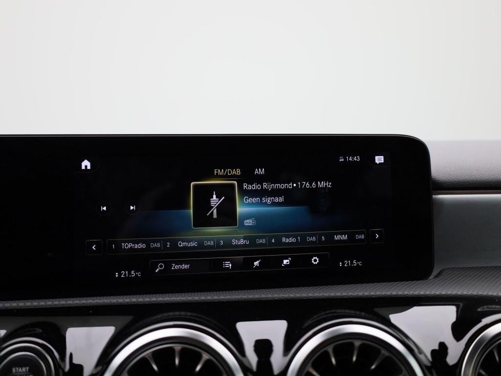 Mercedes-Benz A-Klasse limousine a 250 e amg line | automaat | panoramadak 