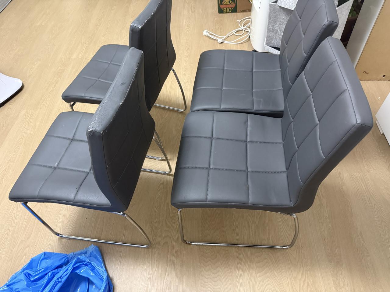 Eettafel met 4 stoelen