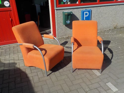 2 stoffen fauteuils in goede staat per stk 35 euro 2 voor 55 euro