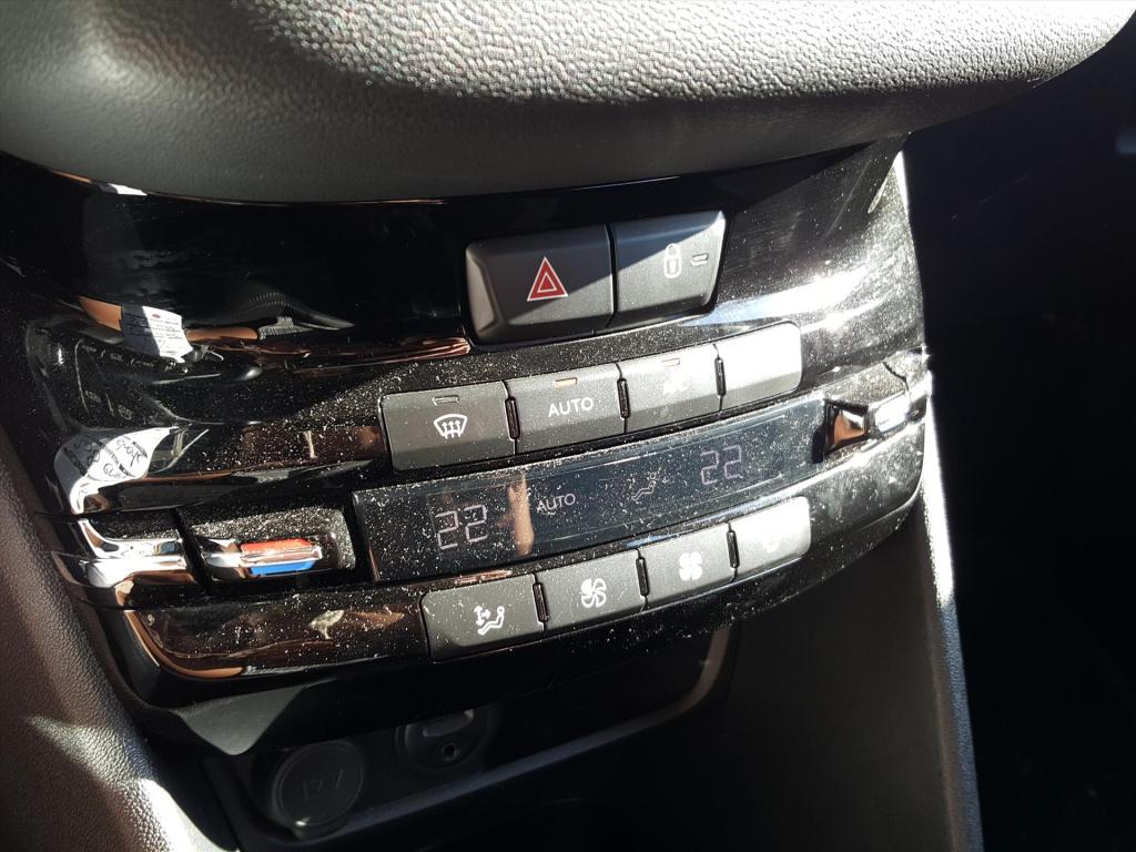 Peugeot 208 1.2 vti 82pk 5d envy navigatie | cruise & climate control | par