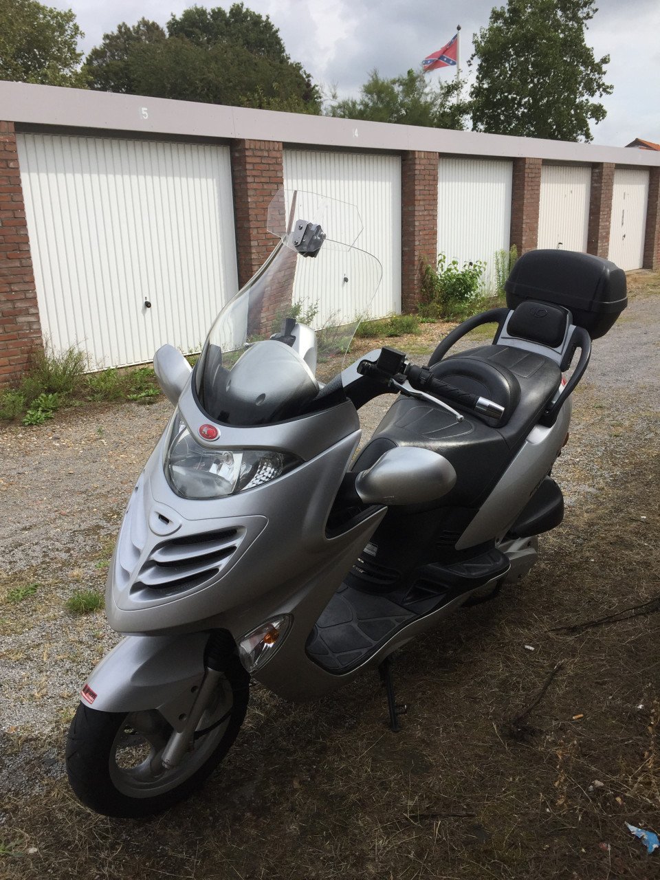 Kimco Motorscoeter 250cc. In zeer goede en mooi staat