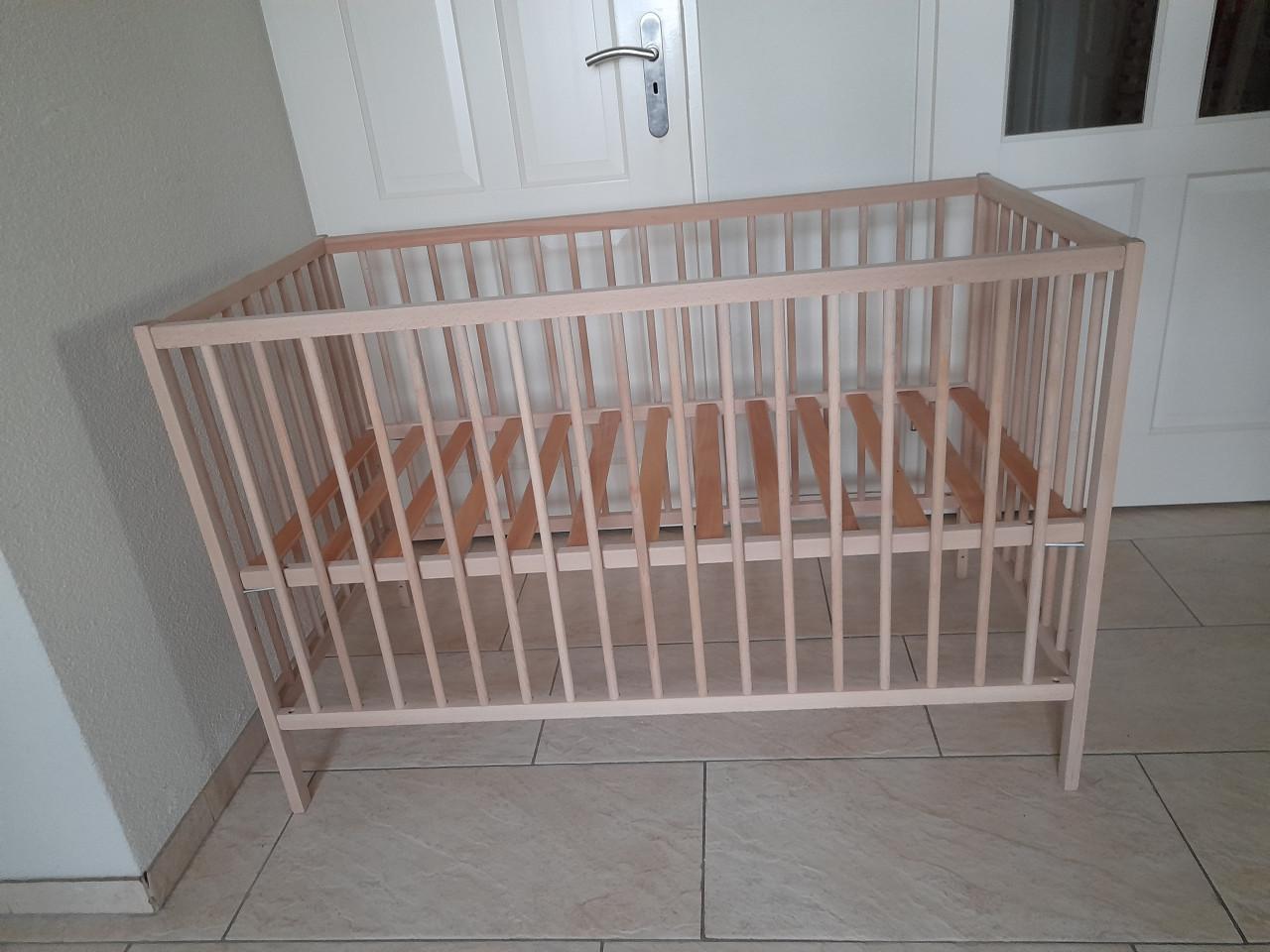 Ledikantjes in hoogte verstelbaar 60 x 120 (z.g.a.n.)