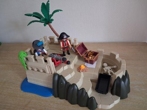 Playmobil piratenvesting met 2 piraten en kanon setnr 4007