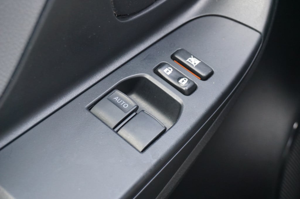 Toyota Yaris 1.3 vvt-i now airco / elektr. ramen / nap