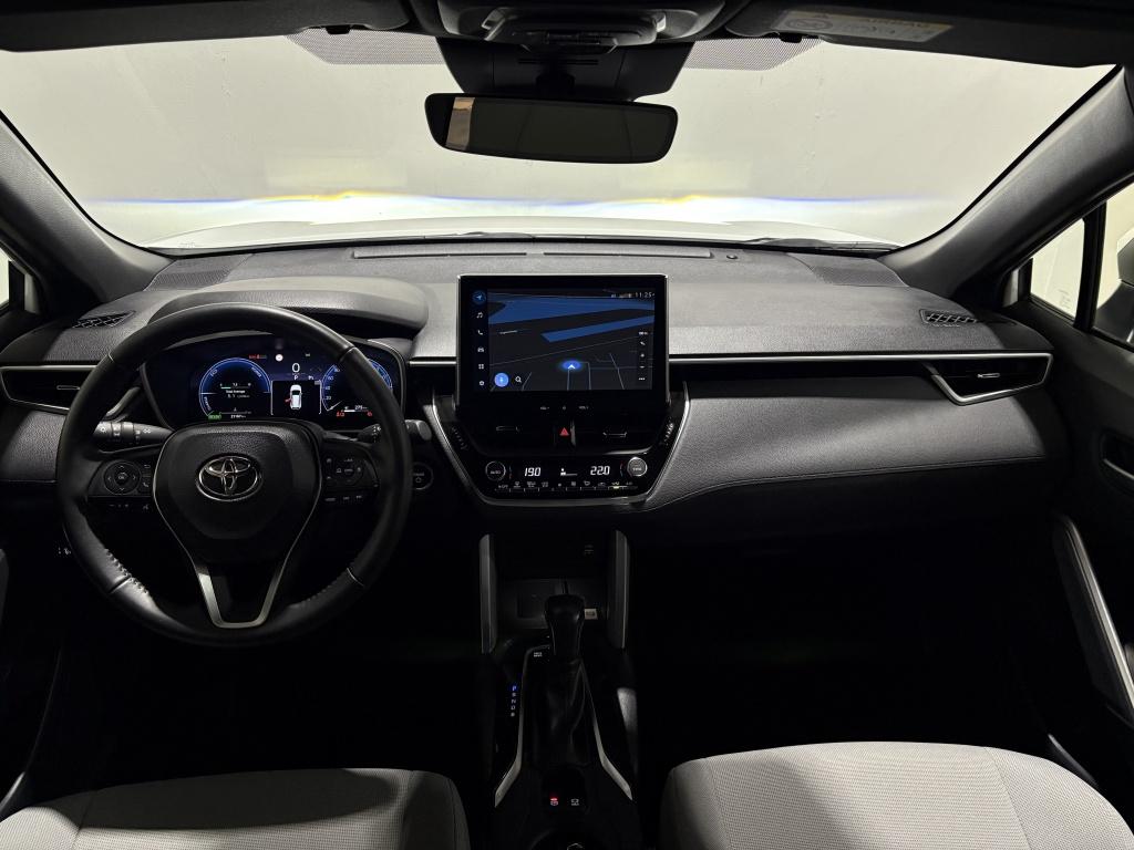 Toyota Corolla Cross hybrid 200 style| adap.cruise| camera| pdc| keyless