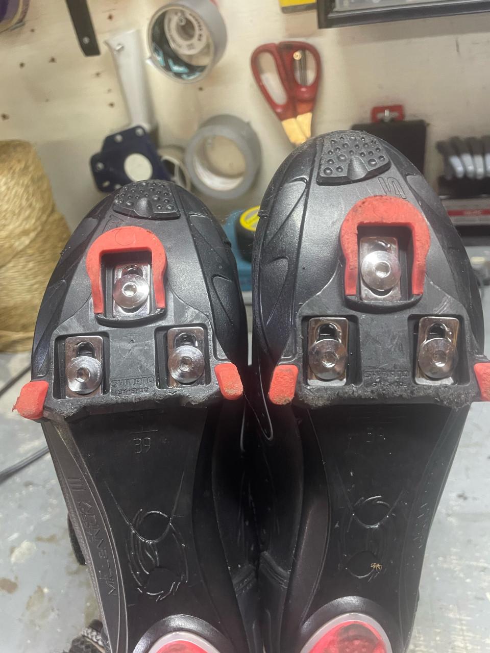 2 paar fietsschoenen dames maat 39