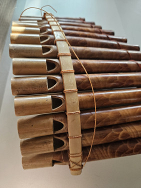 Prachtige grote vintage panfluit met 13 buizen van bamboe...