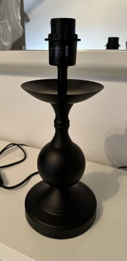 TE KOOP: Lampvoet, zwart metaal