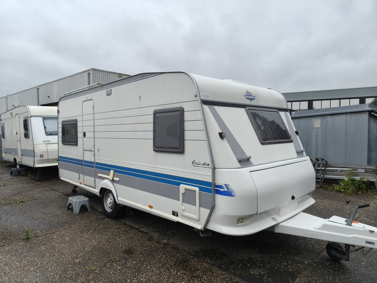 HOBBY Exclusive  495 met mover een voortent