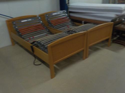 2 ledikanten met 2 elektrische bodems in zeer goede staat 90 x 200 cm
