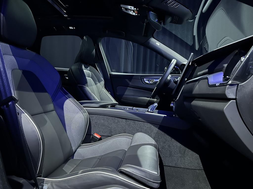 Volvo XC60 2.0 t8 plug-in hybrid awd plus black edition *nieuw model*