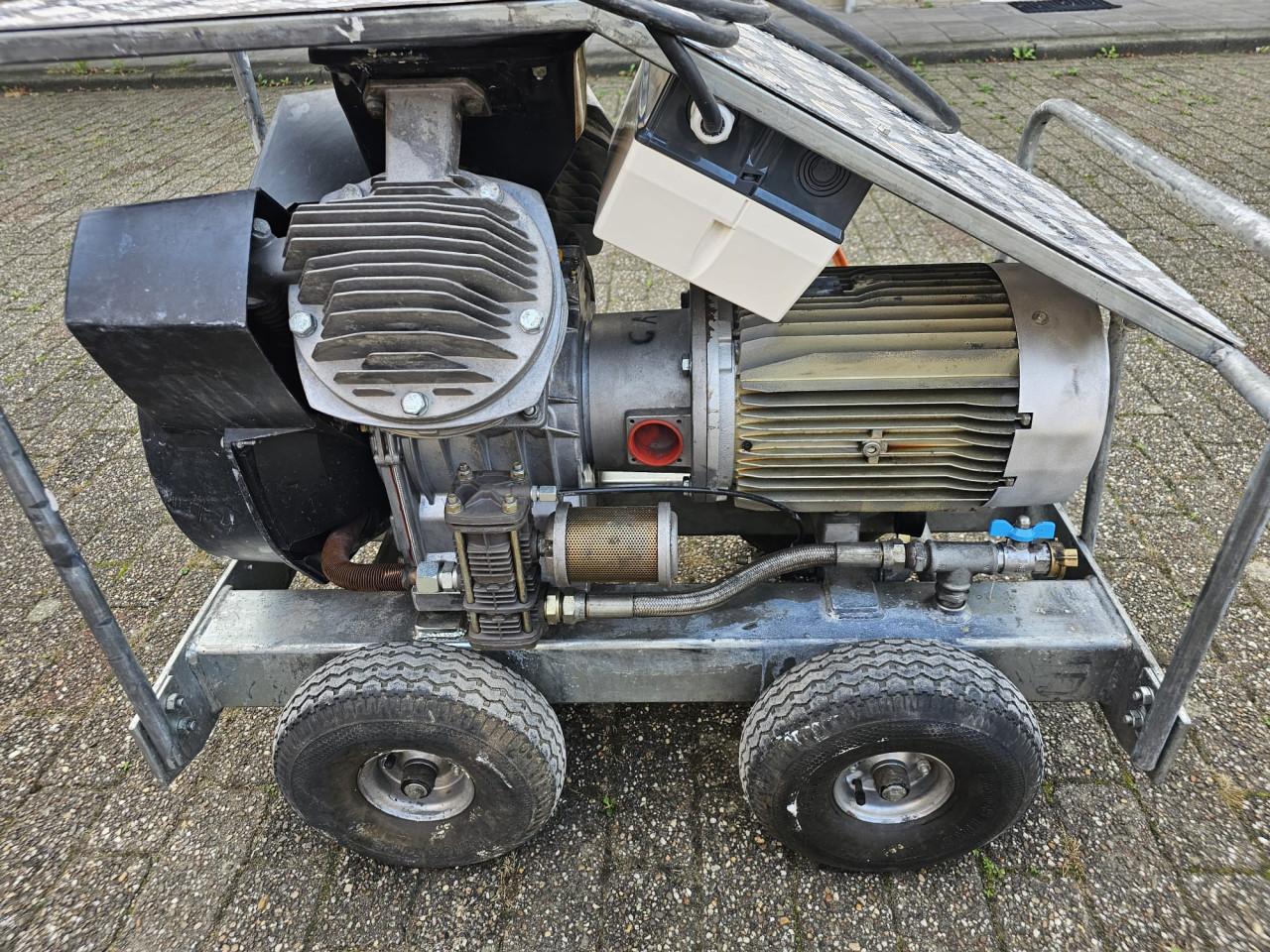 Atlas Copco SLE75 compressor