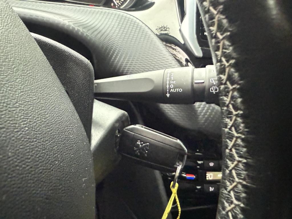 Peugeot 208 1.2 puretech blue lease executive 5-drs