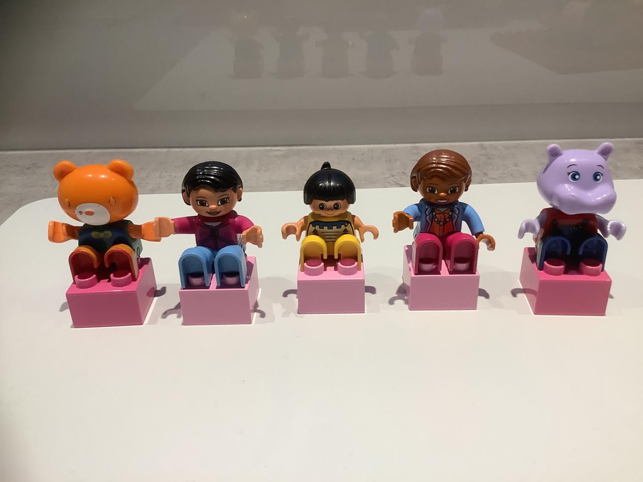 Duplo Set: Poppetjes, Dieren, Bloemen, Blokjes, Bouwplaatje