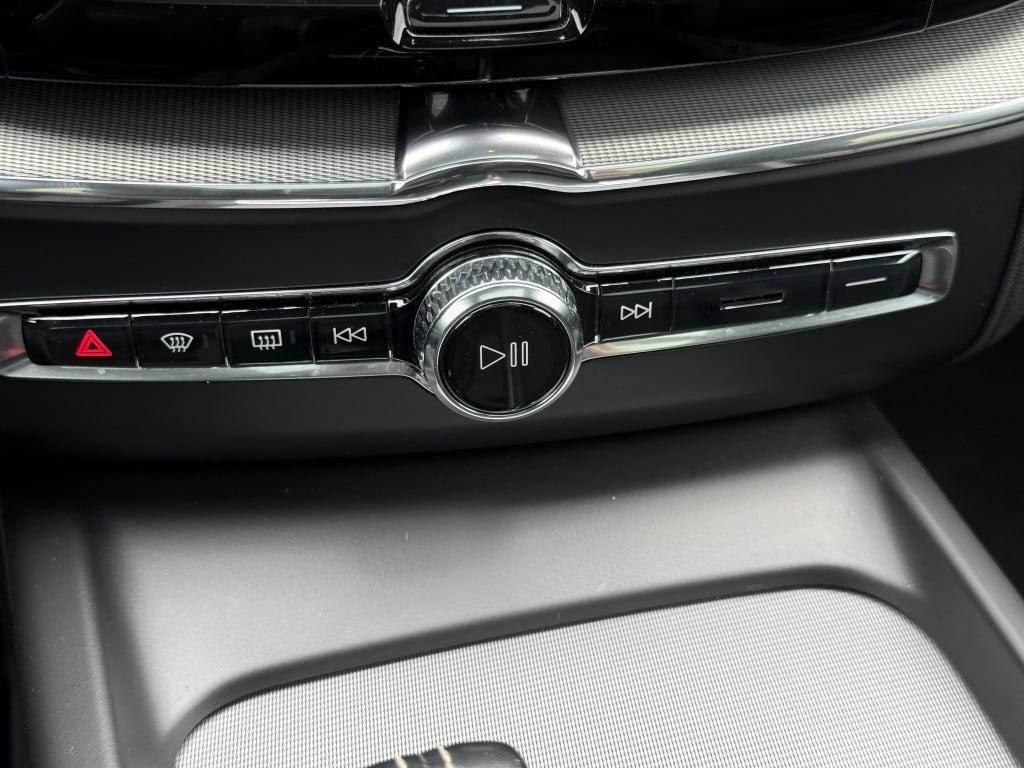 Volvo XC60 t6 340pk recharge r-design| panodak| adap.cruise| 360camera| tre