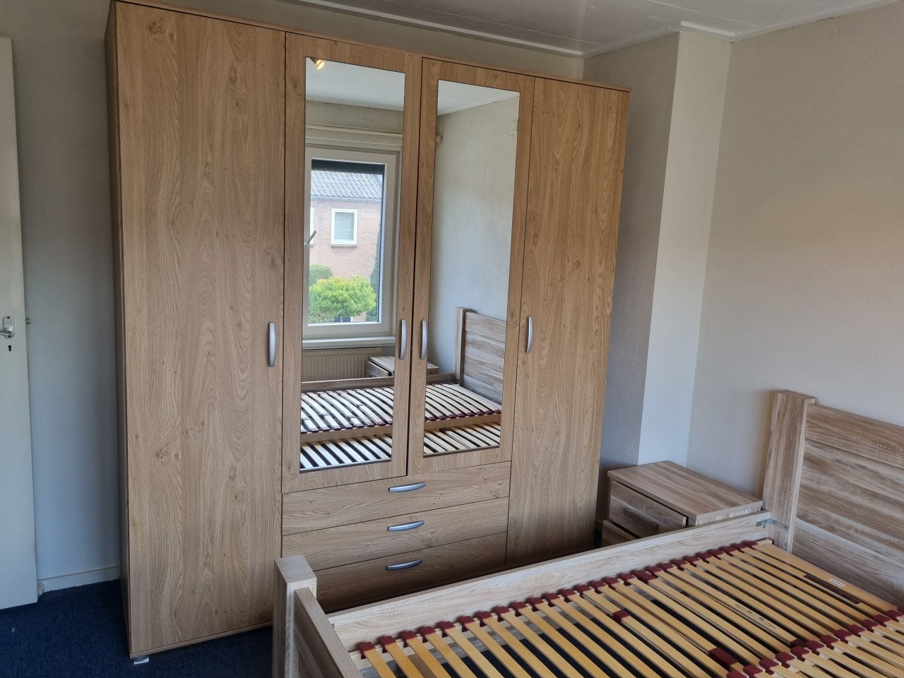 Slaapkamer set ledikant, 2 nachtkastjes en kledingkast