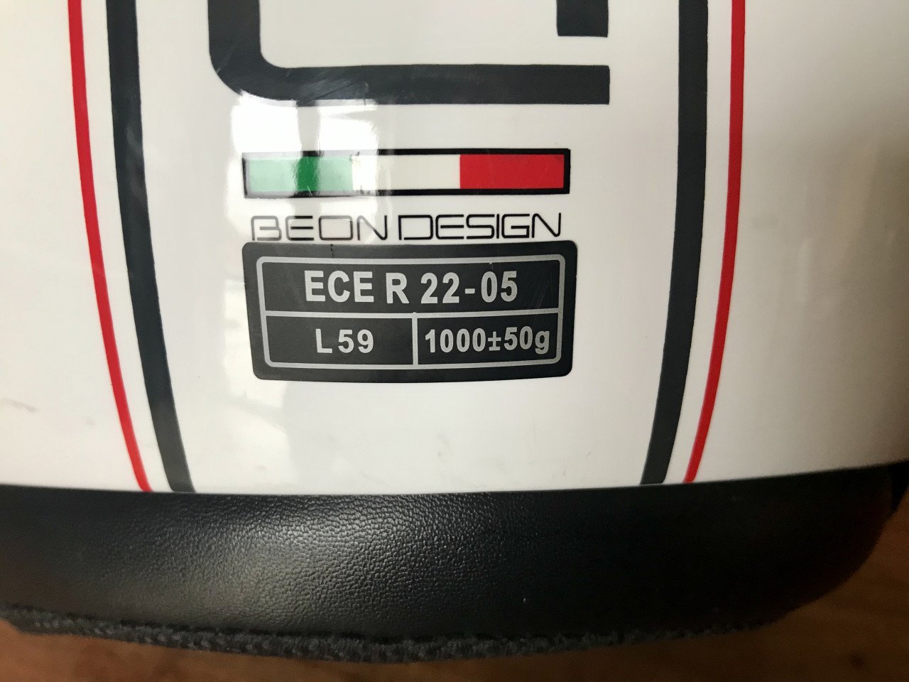 Helm voor scooter, brommer merk Beon  maat L 59