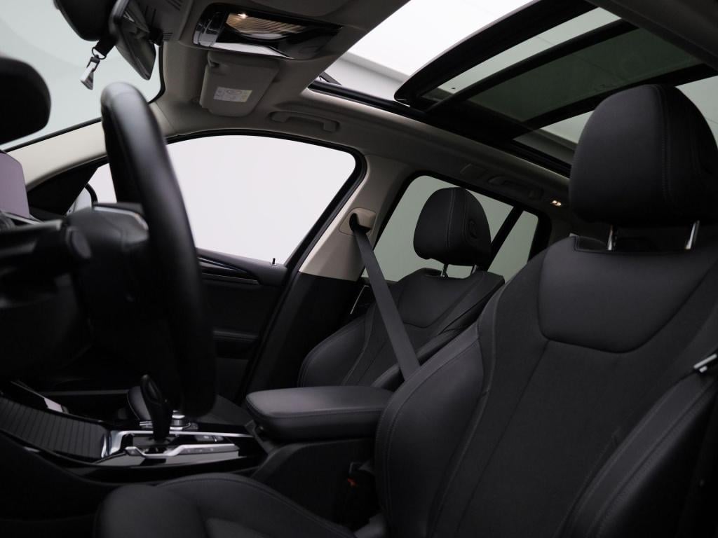 BMW X3 xdrive30e (135 kw) | automaat | panoramadak | trekhaak 2.000 kg | st