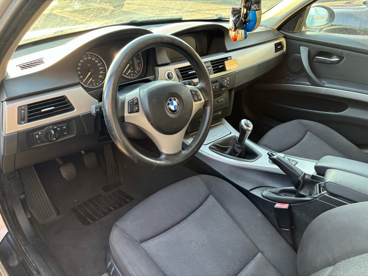 BMW 320i E90 2005 Benzine