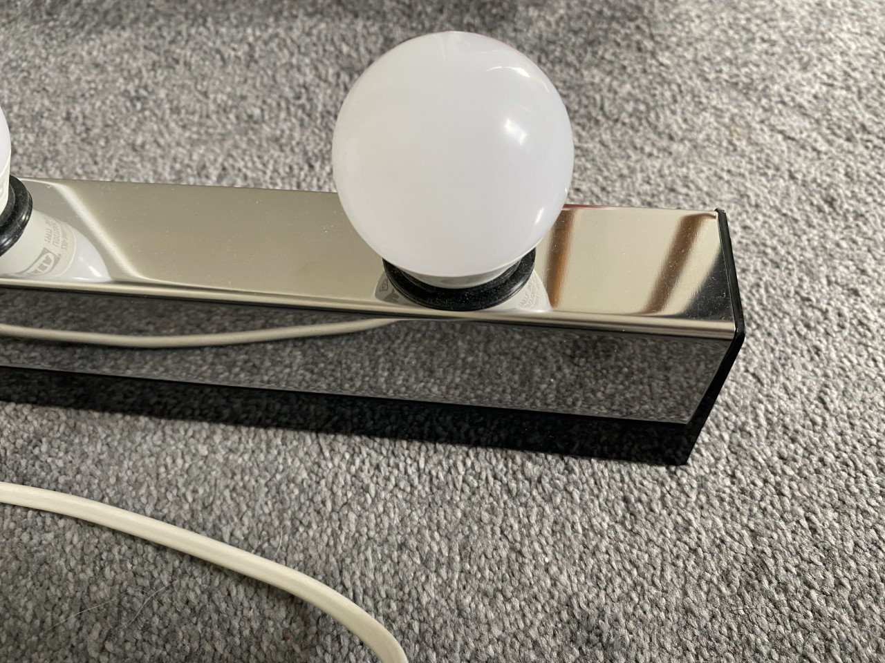 2 lampen make-up tafel Musik Ikea