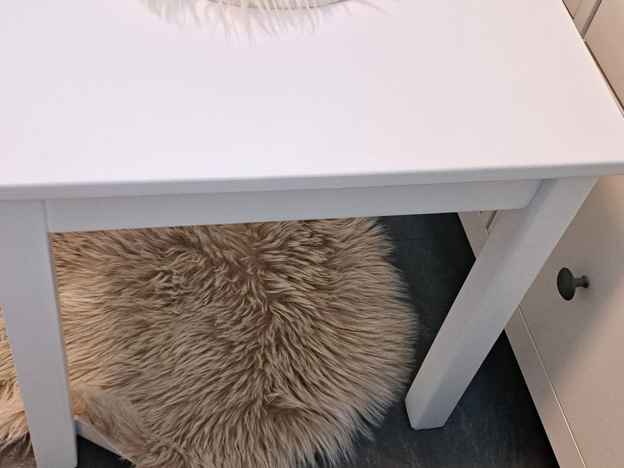 Mooie en veilige kindertafel en stoel