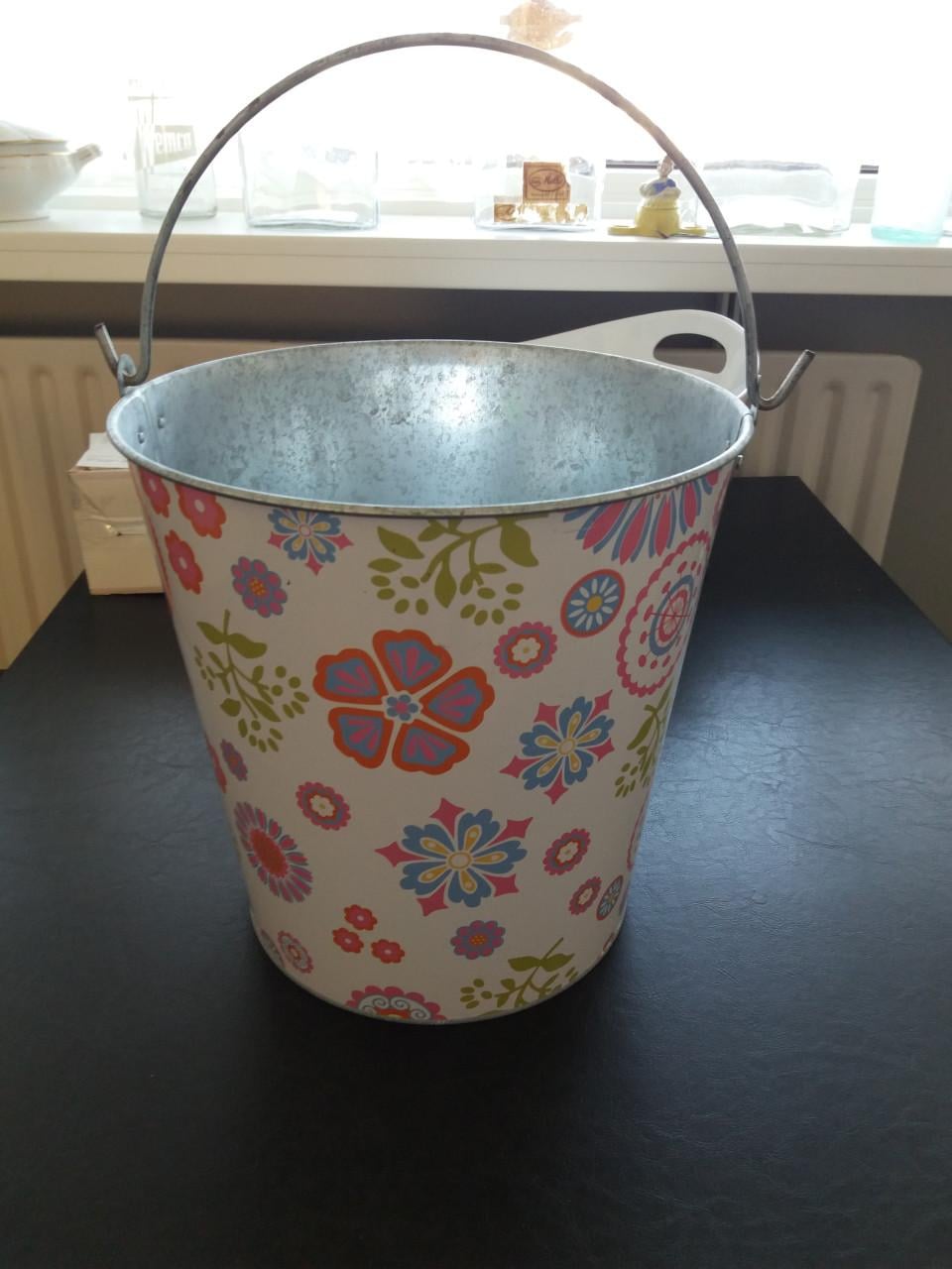 Zinken gelakte emmer