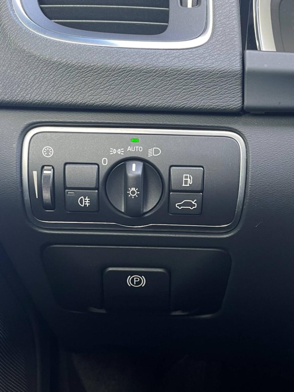 Volvo V60 2.0 d4 r-design automaat | schuifdak | leder | trekhaak